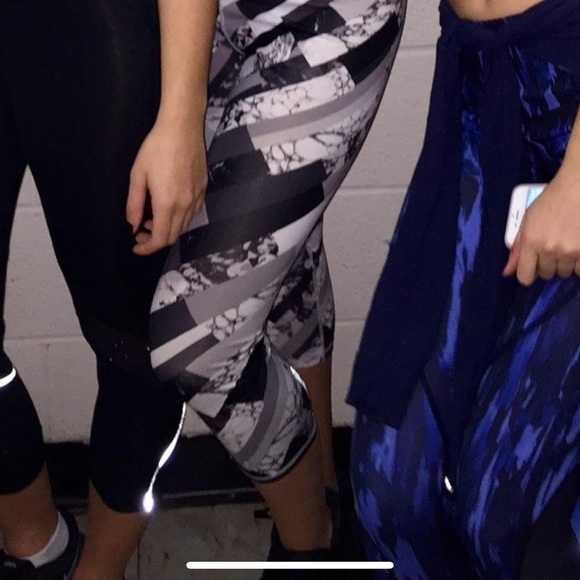 Black/White/Grey Patterned Marc NY Crop Legging - Picture 3 of 4